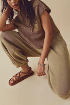 Zweiteiliges Damen-Set aus Strick-T-Shirt und Hose
