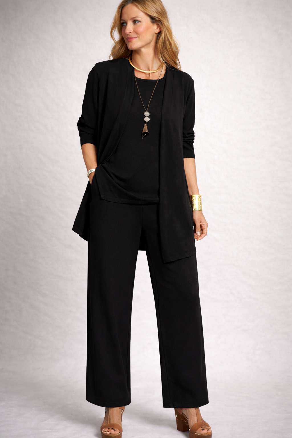 Dreiteiliges Damen-Set mit Cardigan, Top und weiter Hose