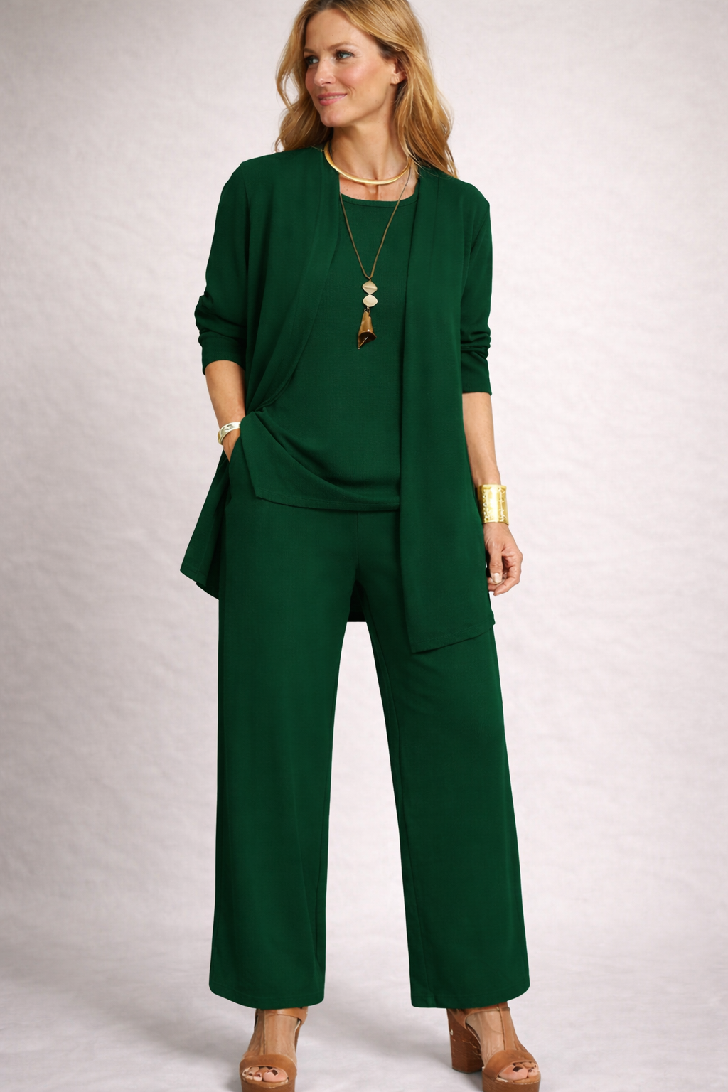 Dreiteiliges Damen-Set mit Cardigan, Top und weiter Hose