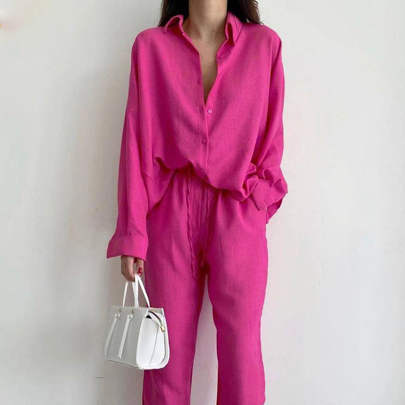Sommerlicher Damen-Leinenanzug aus Bluse und weiter Hose