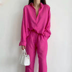 Sommerlicher Damen-Leinenanzug aus Bluse und weiter Hose