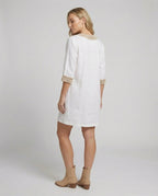 Stilvolles Damen-Sommerkleid für warme Tage