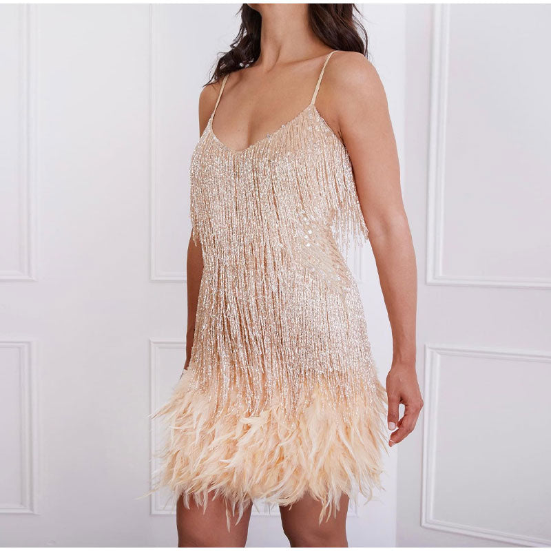 Glamouröses Pailletten-Cocktailkleid mit Federsaum