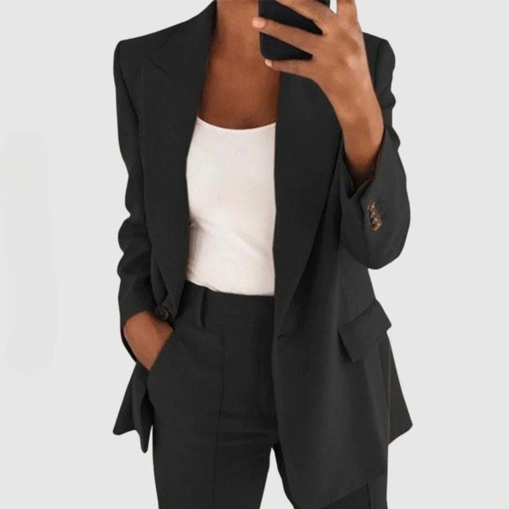Taillierter Damen-Blazer mit schmaler Hose im Set