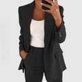 Taillierter Damen-Blazer mit schmaler Hose im Set