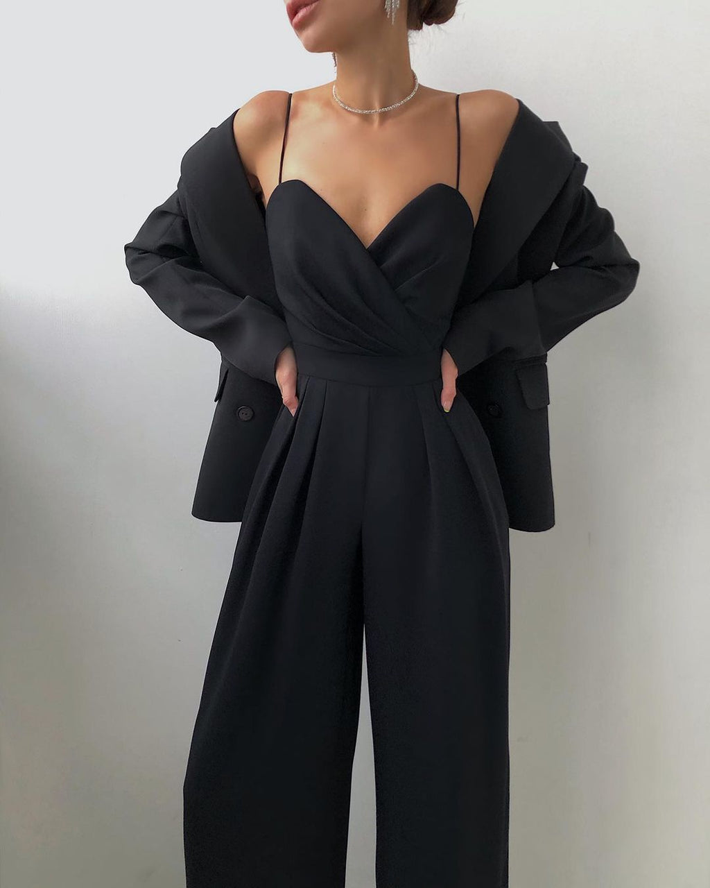Damen-Overall mit Trägern und weitem Bein