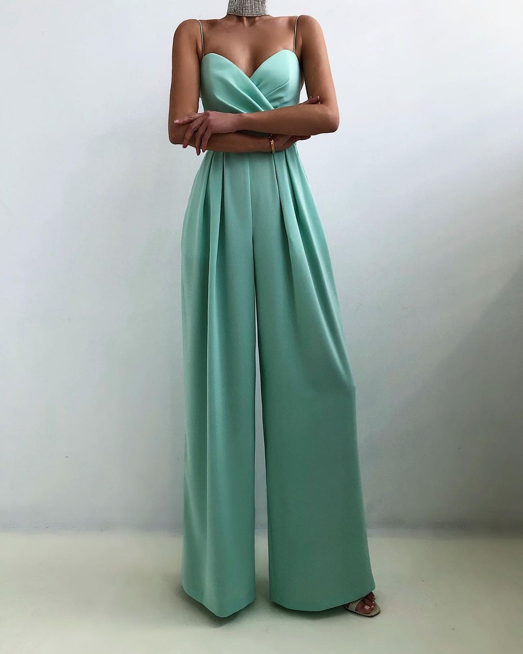 Damen-Overall mit Trägern und weitem Bein