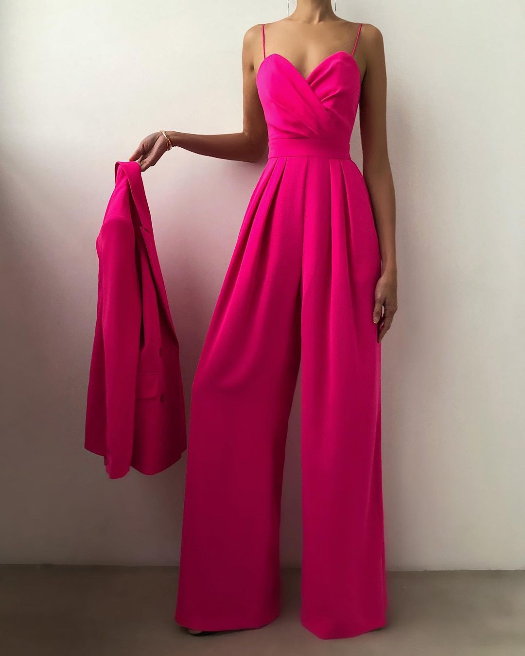 Damen-Overall mit Trägern und weitem Bein