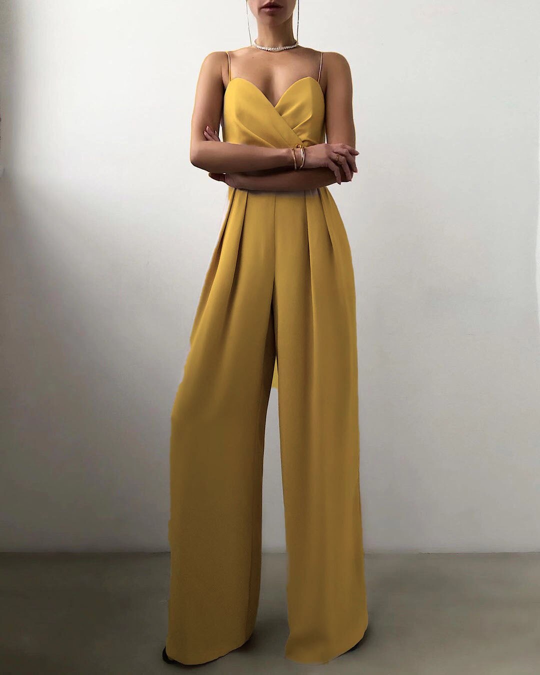 Damen-Overall mit Trägern und weitem Bein