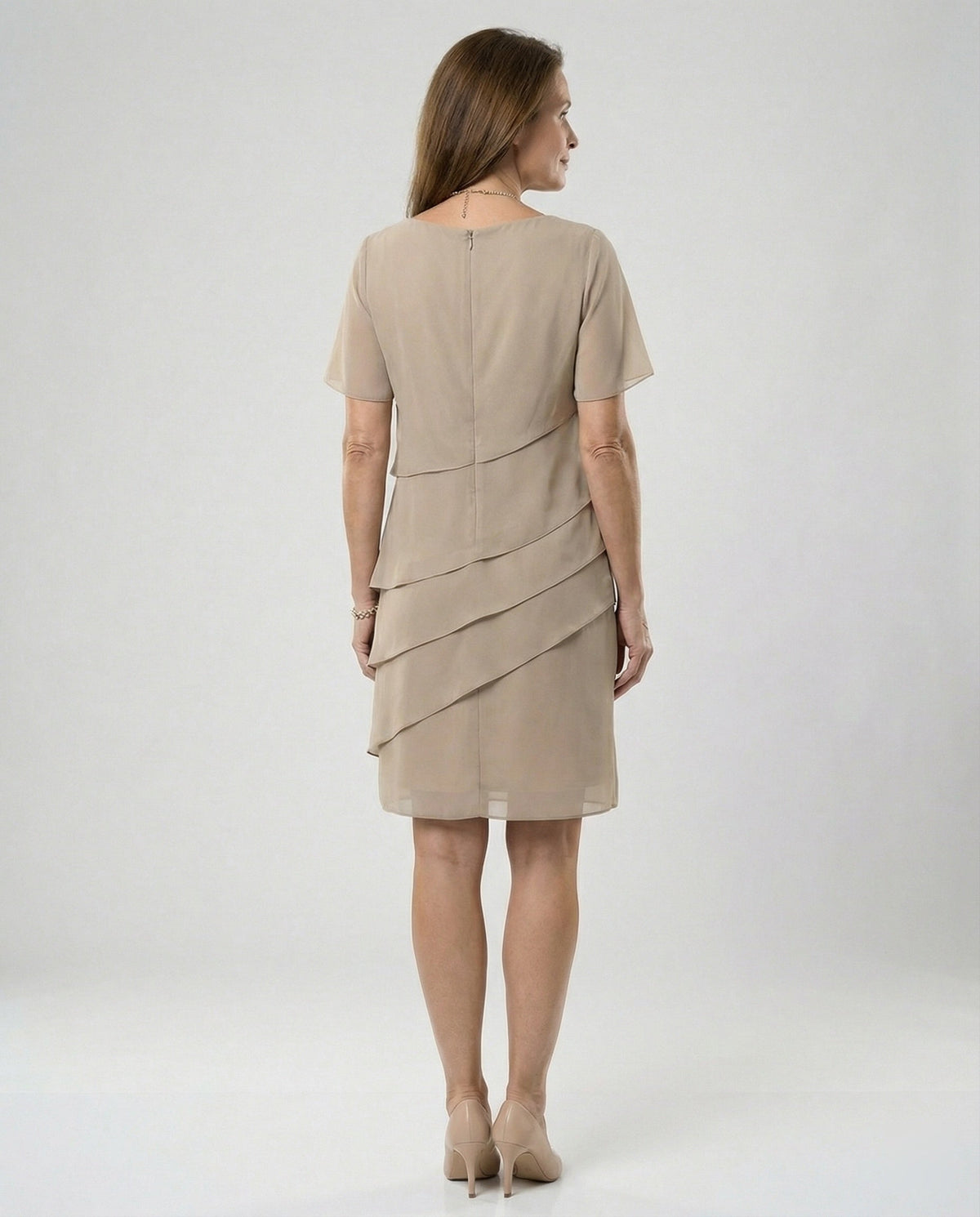Damen-Chiffonkleid mit kurzen Ärmeln und Stufenvolants