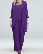 Dreiteiliges Damen-Ensemble aus Kleid, Jacke und Gürtel