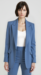 Taillierter Damen-Blazer mit schmaler Hose im Set